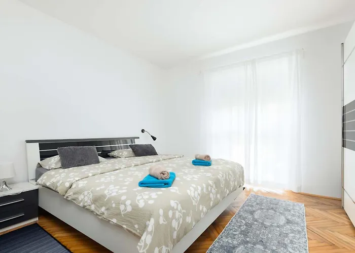 アパート Saten Near The ポレッチ