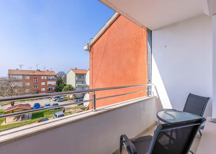 アパート Saten Near The ポレッチ